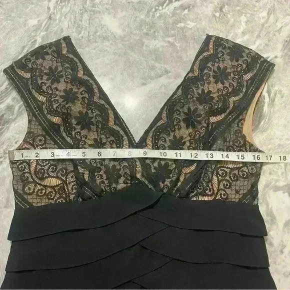 Women’s Adrianna Papell Size 8 Black Lace & Ruffled V Neck Sheath Dress Party - Picture 7 of 8